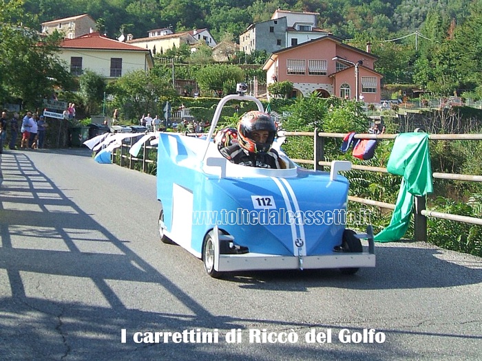 RICCO' DEL GOLFO - Un carrettino gommato biposto stile "sport prototipo BMW" nei pressi del traguardo della "Cronodiscesa Casella-Valdipino 2011"