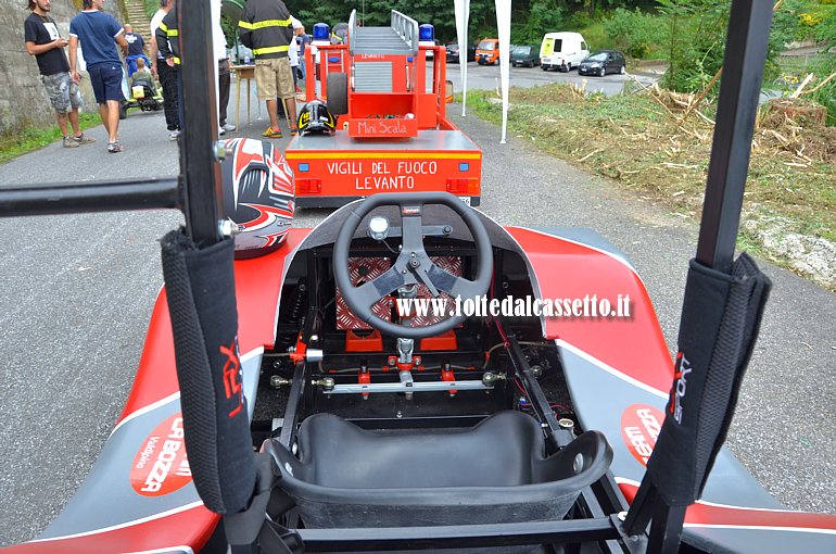 RICCO' DEL GOLFO (Cronodiscesa Casella-Valdipino 2014) - L'abitacolo del carrettino gommato monoposto n.8 del team "La Bozza" di Valdipino