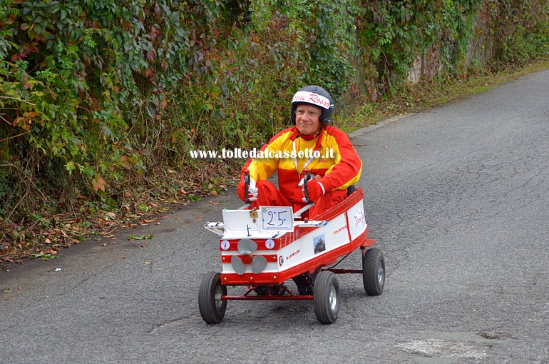 RICCO' DEL GOLFO (Cronodiscesa Casella-Valdipino 2014) - Il carrettino gommato n. 25 del "Barone Rosso" il cui tempo (5'48"86)
		 risultato in assoluto il pi alto. Il mezzo  stato battuto anche da tutti i carrettini a cuscinetti scesi in gara