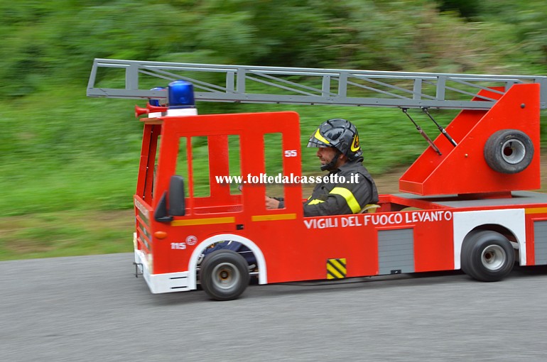 RICCO' DEL GOLFO (Cronodiscesa Casella-Valdipino 2014) - Nella 4a edizione i Vigili del Fuoco di Levanto hanno partecipato anche con un modello di autoscala.
		Il carrettino, che gareggiava col n.2, si  classificato all'8 posto della categoria "gommato monoposto"