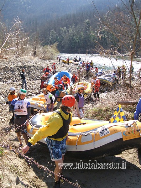 FIUME VARA - Recupero gommoni dopo una gara di rafting