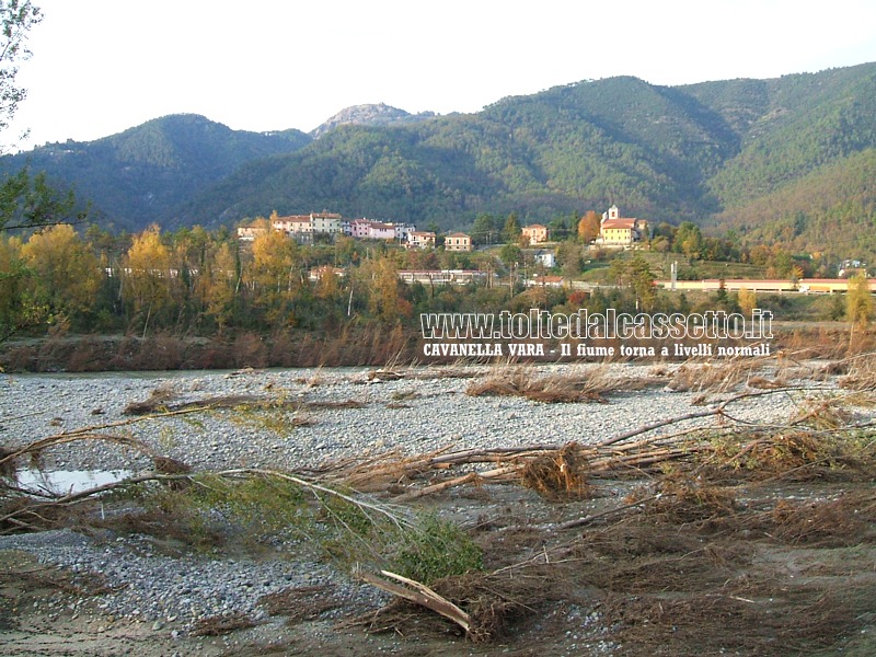 CAVANELLA VARA - Sul fiume tornato a livelli normali si vedono i segni della piena. Il paese ha riportato danni soprattutto per l'esondazione di corsi d'acqua minori