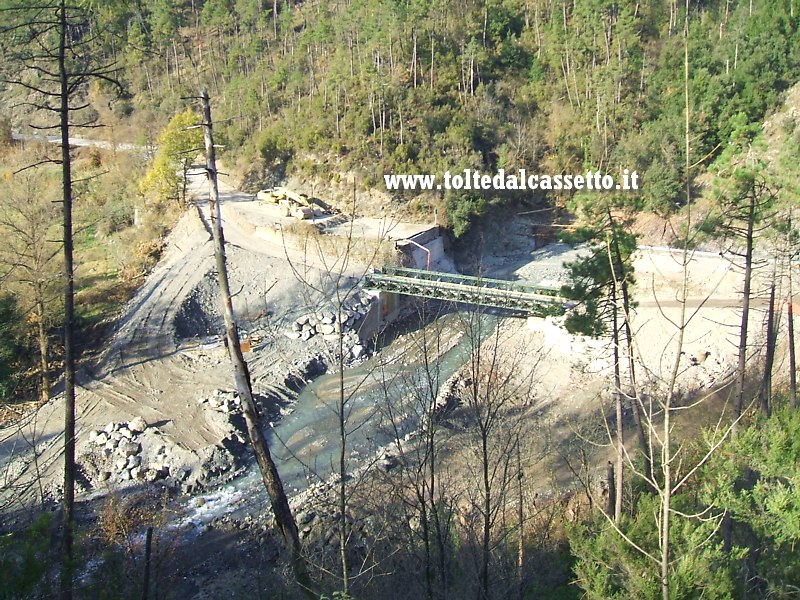 ROCCHETTA VARA - Panoramica dall'alto della zona dove  stato allestito il ponte Bailey per il collegamento con Brugnato