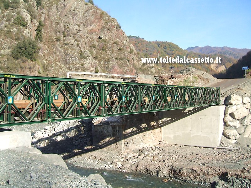 ROCCHETTA VARA - La campata del ponte Bailey lungo la strada per Brugnato