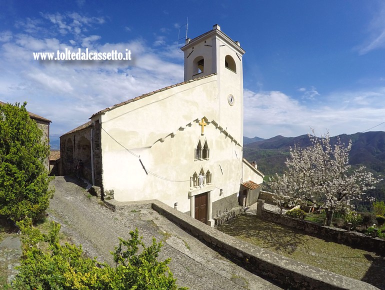 BIBOLA (comune di Aulla) - La facciata della Chiesa di San Bartolomeo
