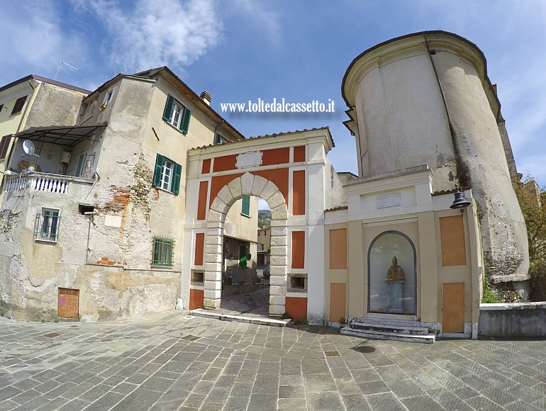 BORGO DEL PONTE di MASSA - La Porta San Martino