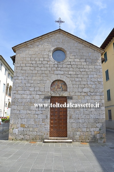 CAMAIORE - La Chiesa di San Michele Arcangelo, eretta a partire dal IX secolo. E' posta tra la Piazza Francigena e Via IV Novembre (antico tracciato della Via Francigena da Lucca verso Luni attraverso le colline costiere)