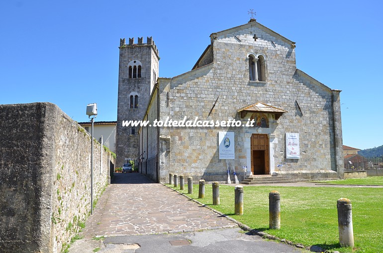 CAMAIORE - La Chiesa di San Pietro / Santuario della Madonna della Piet (Chiesa Giubilare 2015-2016). Menzionata gi nel 758, l'impianto attuale risale al XII sec.