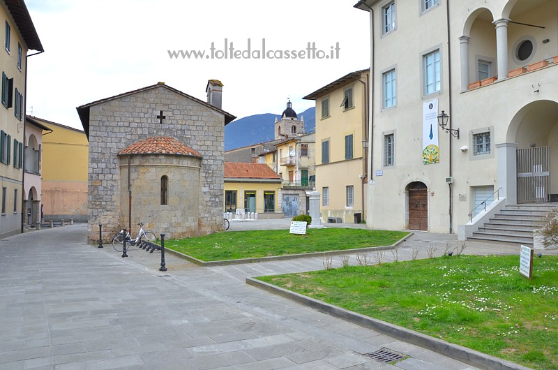 CAMAIORE - Scorcio sulla Piazza Francigena