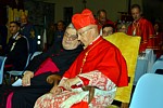SANTO STEFANO DI MAGRA (250 anni dalla dedicazione della Pieve) - Il parroco locale Mons. Paolo Cabano conversa con il Cardinale Angelo Bagnasco