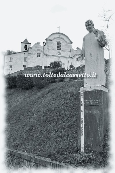 ORTONOVO di LUNI - Statua di Don Luigi Orione collocata lungo la strada che porta al Santuario di Nostra Signora del Mirteto che  visibile sullo sfondo