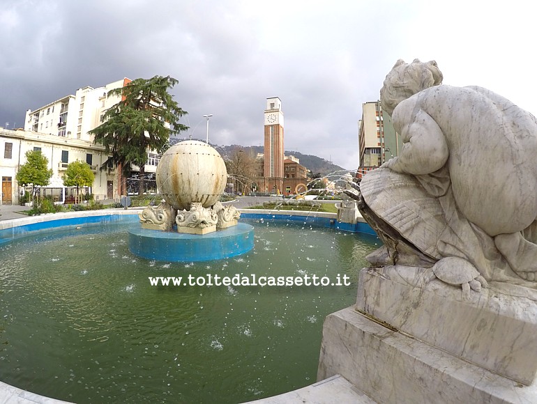 MASSA - La "Fontana dei quattro culi" in Piazza Liberazione