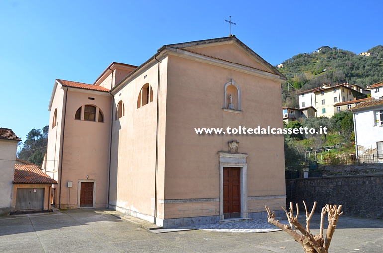 MONTIGNOSO (Piazza) - La Chiesa dei Santi Vito e Modesto. La prima attestazione della Pieve di San Vito risale al 1148 e viene documentata da un privilegio concesso da Papa Eugenio III al vescovo di Luni