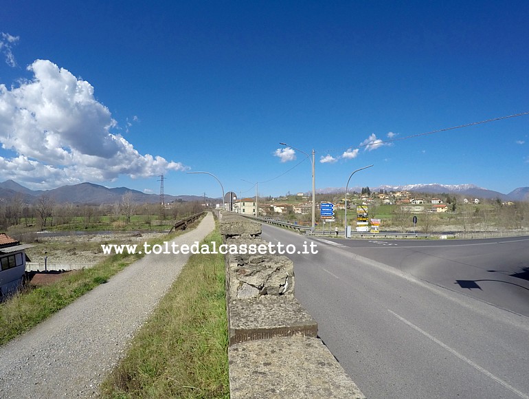 AULLA - La pista ciclopedonale all'altezza dell'incrocio tra la Statale n� 665 del Lagastrello e la Statale n� 62 della Cisa