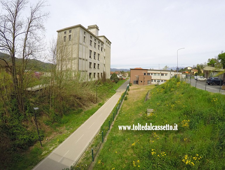 AULLA - Tratto asfaltato della pista ciclopedonale sotto Viale Rimembranza