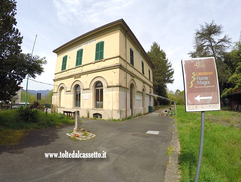 TERRAROSSA - Inizio della pista ciclo-pedonale presso la ex stazione ferroviaria di Terrarossa-Tresana