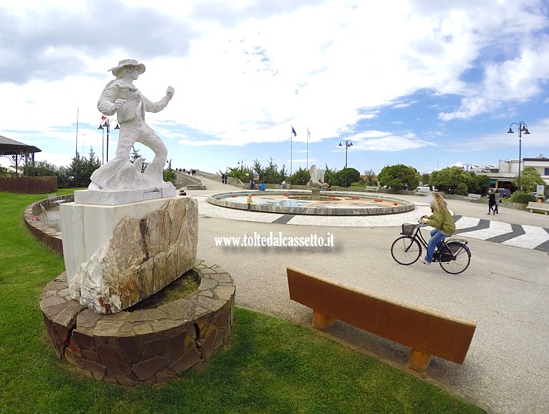 MARINA DI PIETRASANTA - Scorcio di Piazza Leonetto Amadei