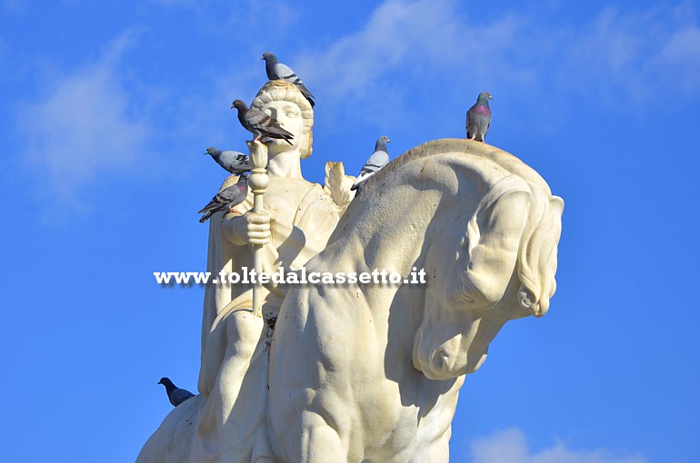 PIETRASANTA (Piazza dello Statuto) - Particolare del monumento ai Caduti della Grande Guerra, opera del versiliese Abele Iacopi, inaugurato nel 1925