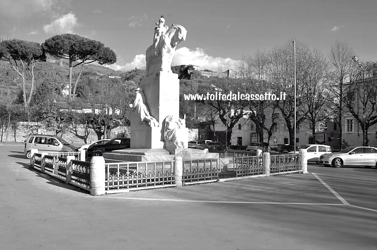 PIETRASANTA - Piazza dello Statuto