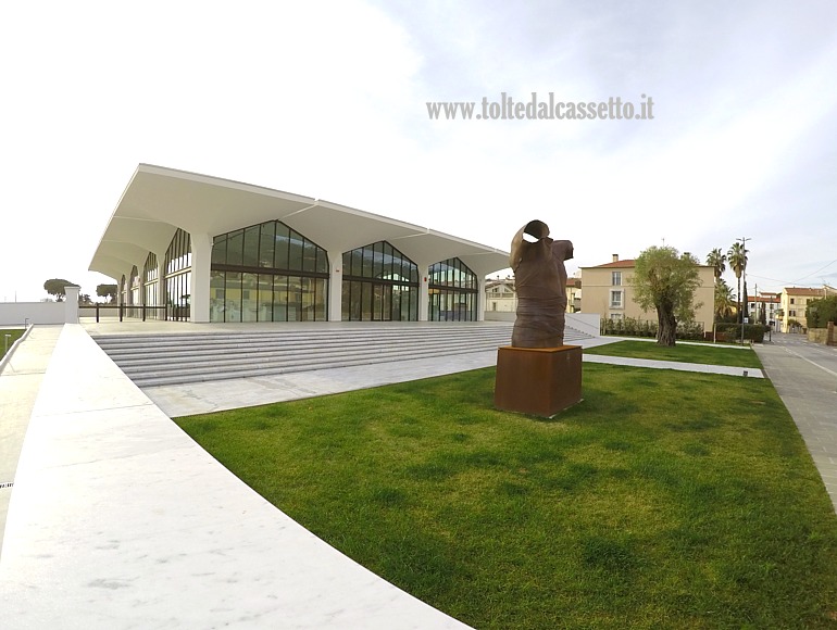 PIETRASANTA (Viale Oberdan) - Vista totale dell'area del Museo della Collezione Mitoraj