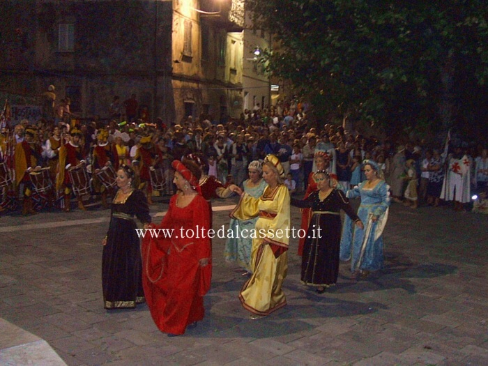 S.STEFANO MAGRA (Piazza della Pace) - Ballo delle dame durate una rievocazione storica lungo la Via Francigena