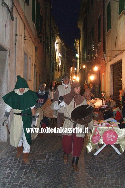 S.STEFANO DI MAGRA (Via Mazzini) - Figuranti durante una rievocazione storica lungo la Via Francigena