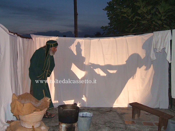 S.STEFANO DI MAGRA - Spettacolo di ombre cinesi durante una "Rievocazione di un antico mercato sulla Via Francigena"