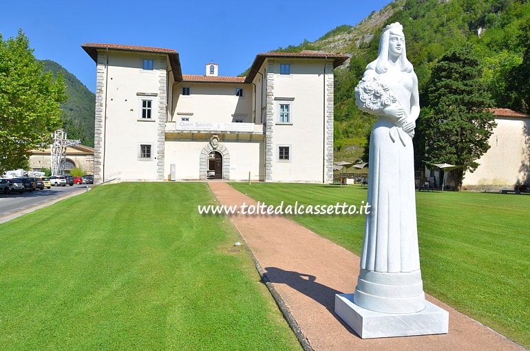 SERAVEZZA (Palazzo Mediceo) - Il giardino durante il CibArt 2019