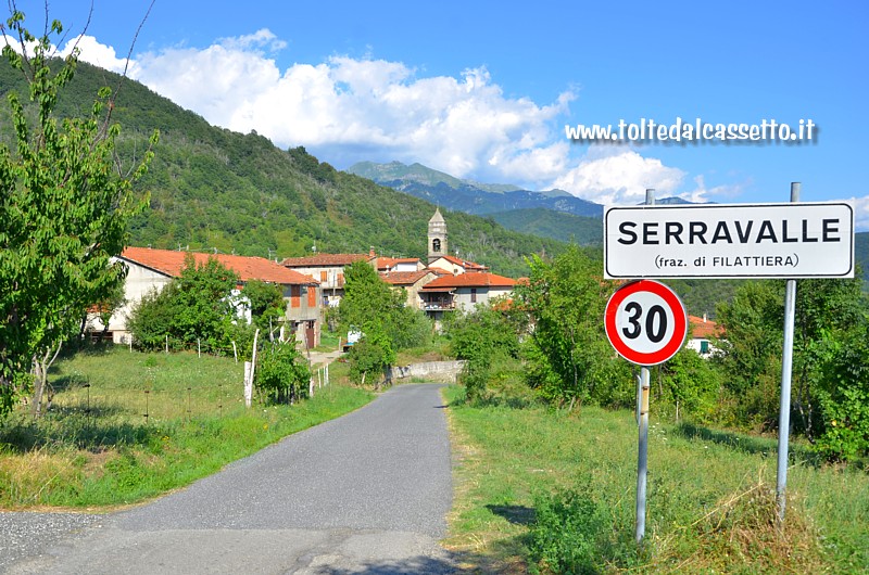 SERRAVALLE (Comune di Filattiera) - Panorama dalla strada che conduce ai Prati di Logarghena