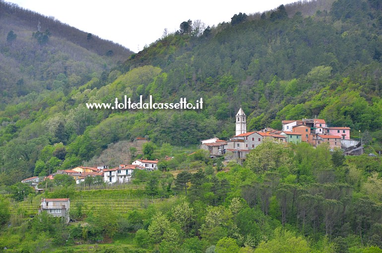 VECCHIETTO (comune di Aulla) - Panorama dalla strada che conduce verso Pallerone