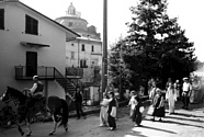 SANTO STEFANO DI MAGRA - Transito del corteo storico in Via Vaggia