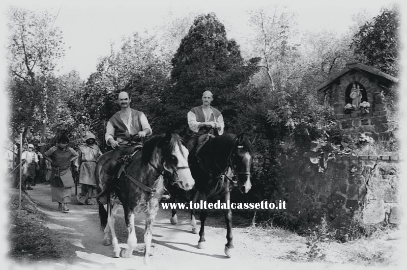 SANTO STEFANO DI MAGRA - Figuranti a cavallo in testa al corteo storico durante l'apertura della Via Francigena di valle