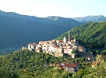 CAPRIGLIOLA (comune di Aulla), caratteristico borgo del sentiero di valle tra Aulla e Sarzana