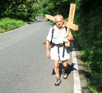 Un pellegrino sloveno partito da Strasburgo e diretto a Roma, fotografato a 420 Km dalla capitale