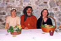 S.STEFANO MAGRA - A tavola nelle locande del borgo (dalla rievocazione di un antico mercato sulla Via Francigena)