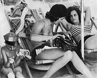 Giulia Occhini al mare con i figli Faustino e Loretta (anno 1962)