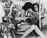 Giulia Occhini al mare con i figli Faustino e Loretta (anno 1962)