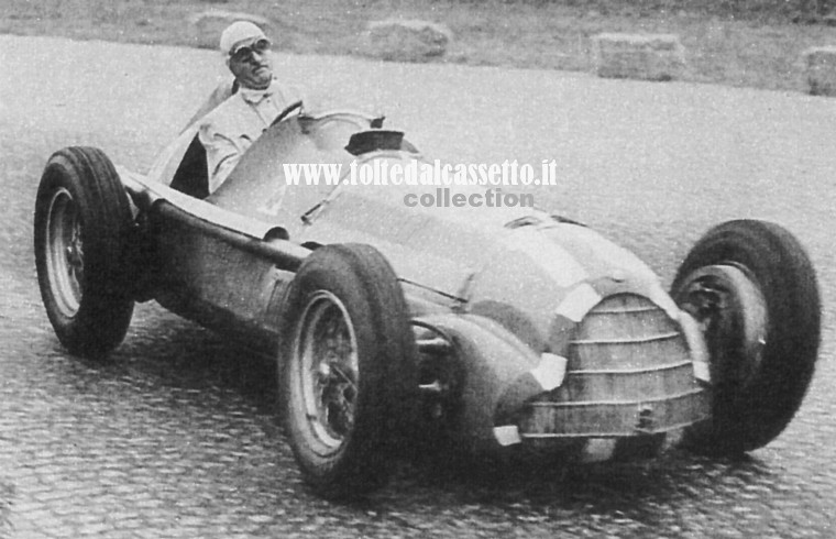 MONZA 1950 - Nino Farina alla guida della sua Alfa Romeo vince il Gran Premio d'Italia e si laurea Campione del Mondo di automobilismo