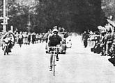 TOUR DE FRANCE 1948 - Una foto epica per la storia politica e sportiva. Ritrae Gino Bartali che vince la tappa Cannes-Briancon dopo 274 km nella bufera