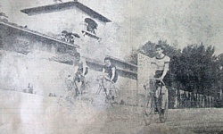 PRIMI DEL NOVECENTO - L'"americano volante" Arthur Zimmerman, uno dei campioni dell'epoca, al suo esordio sulla pista in cemento delle Cascine, allestita dal Club Sportivo Firenze