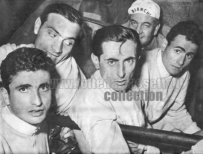 Trofeo Baracchi 1953 (prove su pista) - FAUSTO COPPI è attorniato dai suoi scudieri Gismondi, Piazza e Filippi