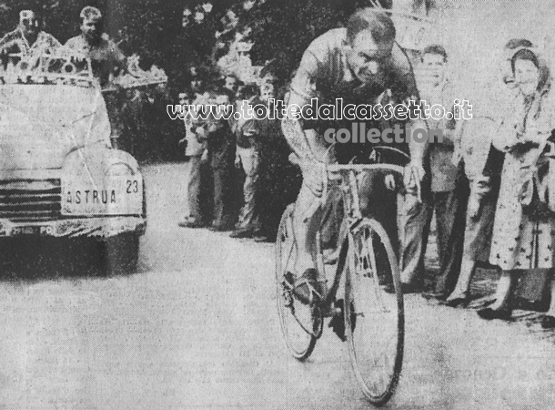 GIANCARLO ASTRUA impegnato nella cronometro Roma-Rocca di Papa al Giro d'Italia 1952 
