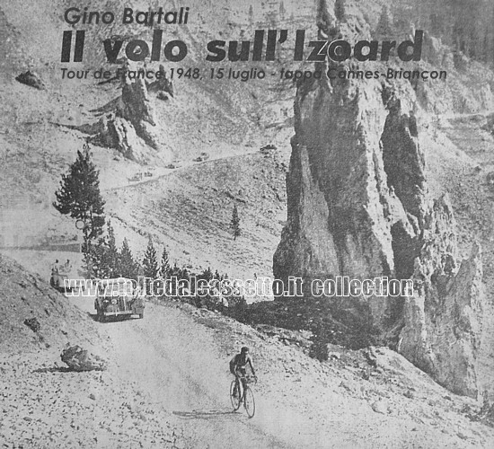 GINO BARTALI vola sull'Izoard al Tour de France 1948. Ha appena staccato Robic (che nella foto si intravede ancora a circa 200 metri di distanza) per volare solitario alla conquista della tappa e della Grande Boucle