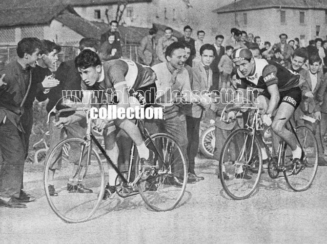 JACQUES ANQUETIL in corsa seguito dal suo connazionale Rolland