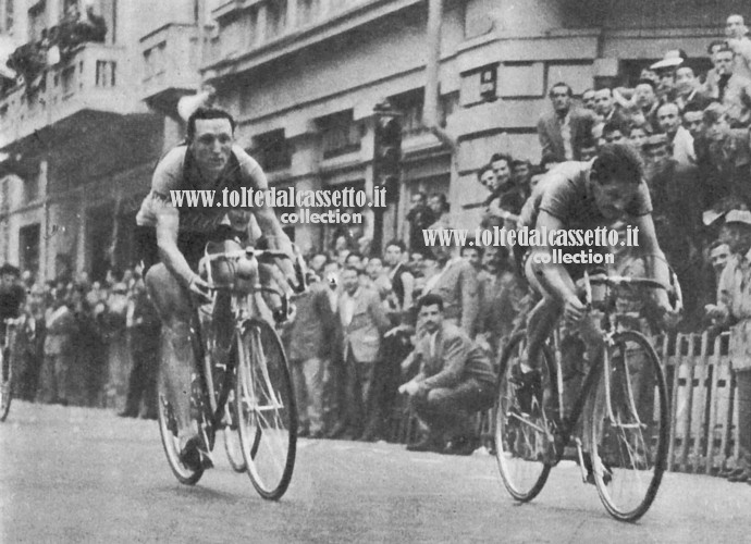 GIRO D'ITALIA 1952 - Annibale Brasola (Bottecchia-Ursus) vince la tappa Genova-Sanremo davanti a Luigi Casola (Atala-Pirelli)