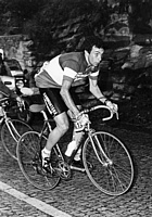GIRO DI LOMBARDIA 1983 - Il campione italiano Moreno Argentin sulla salita degli Intelvi (foto Bianchi)