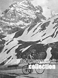 GIRO D'ITALIA - Fausto Coppi durante una fuga solitaria sullo Stelvio