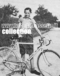 Fausto Coppi con la sua prima bicicletta che usava ogni mattina per andare a lavorare a Novi Ligure
