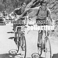 Il famoso passaggio della borraccia tra Coppi e Bartali Il famoso passaggio della borraccia tra Coppi e Bartali