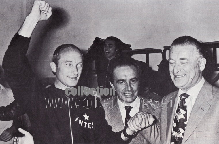 Campionato 1970-'71 - IVANOE FRAIZZOLI e Peppino Prisco si complimentano con Gianni Invernizzi per la conquista dell'11° scudetto nella storia dell'Inter